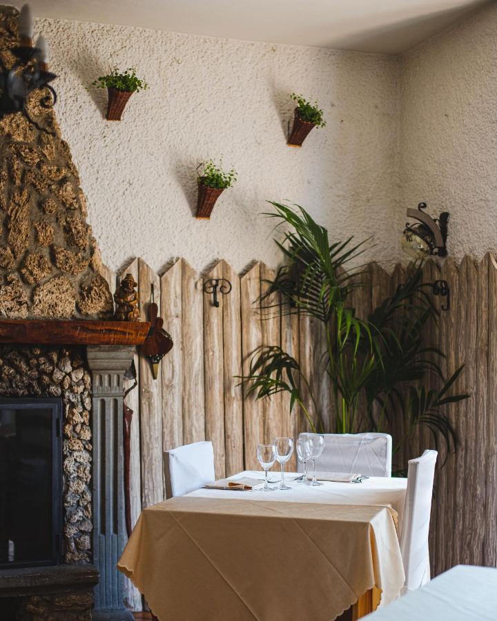 Locanda Del Boscaiolo Monasterolo del Castello Esterno foto