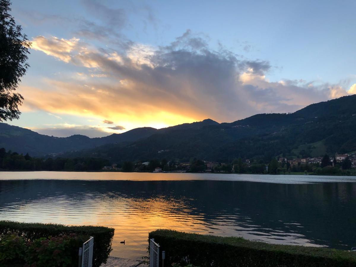 Locanda Del Boscaiolo Monasterolo del Castello Esterno foto